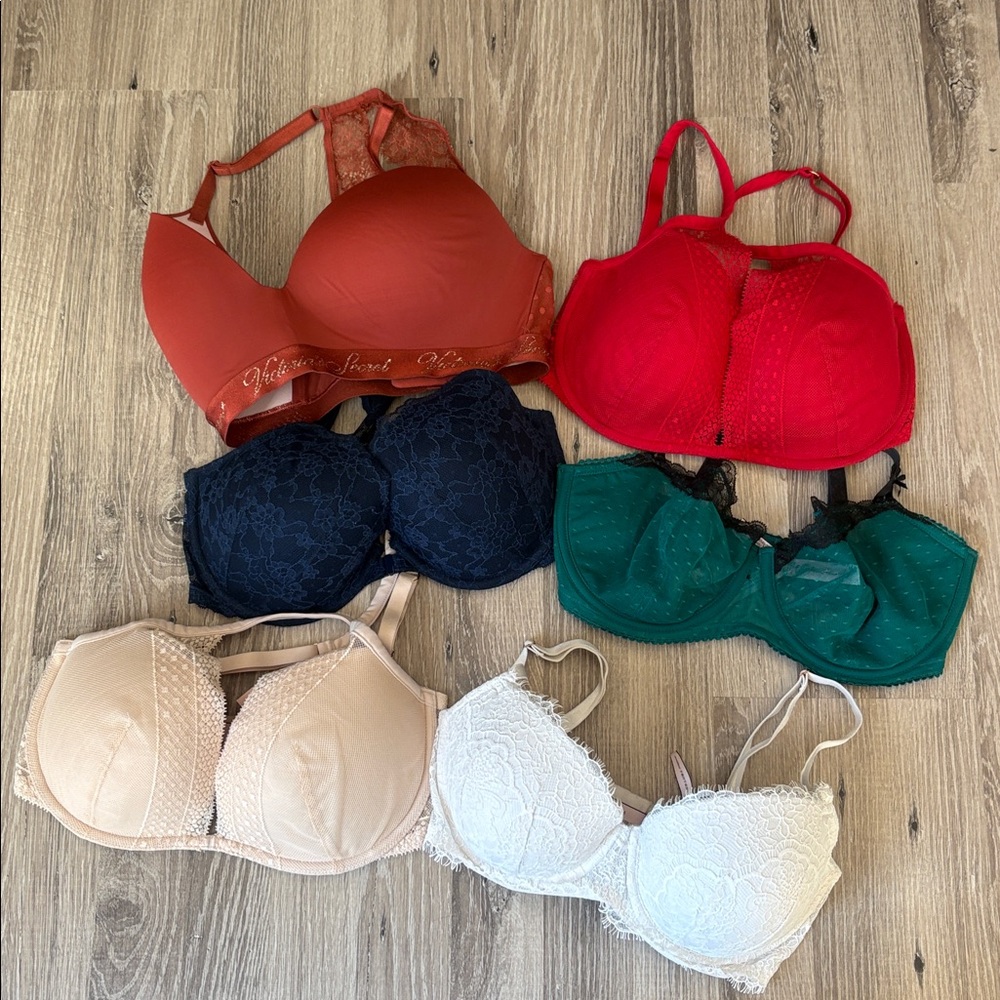 Lot of six Victoria’s Secret bras- 32DDD